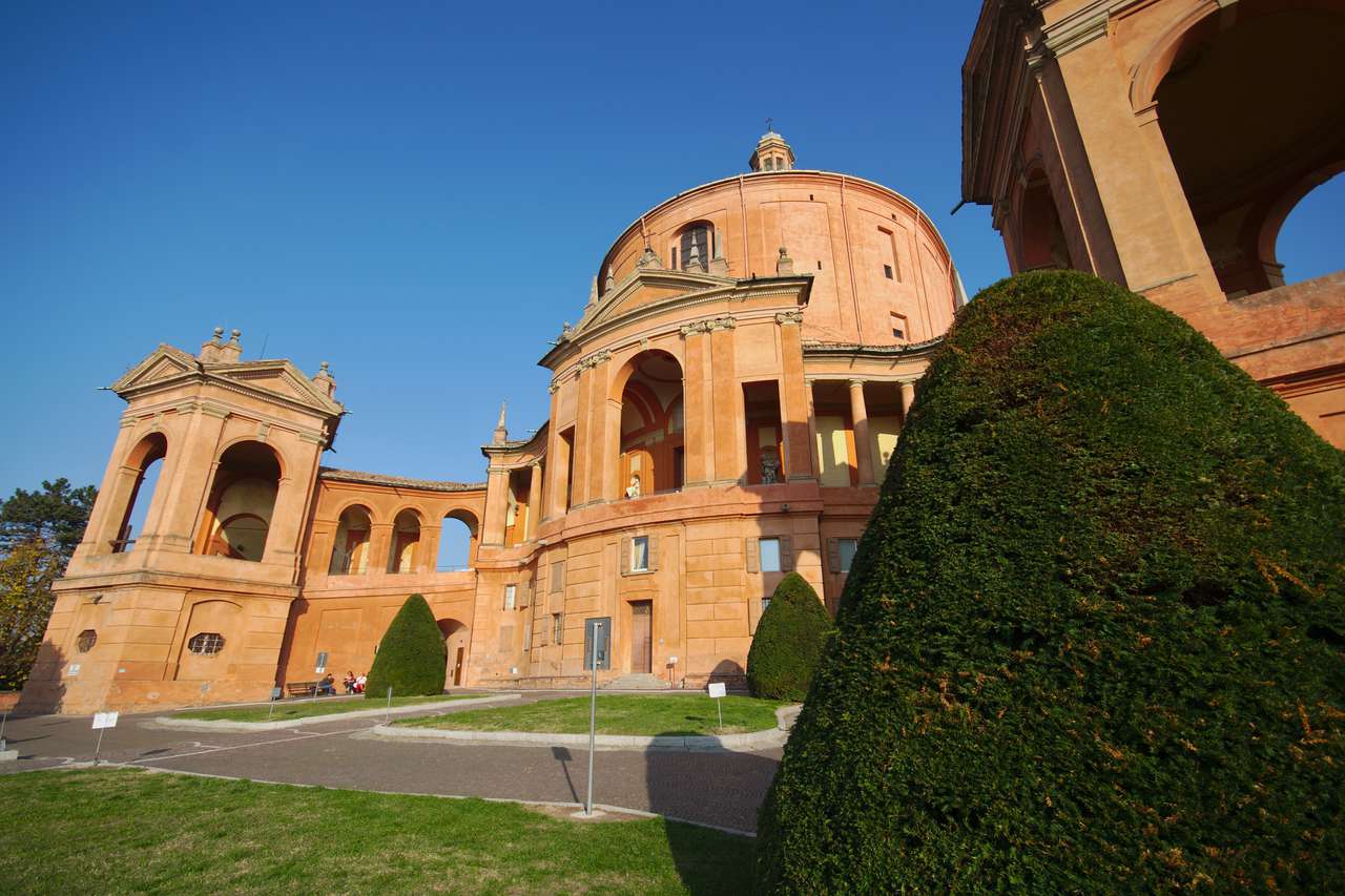 Cost of Living in Bologna, Italy 3,199.65/mo